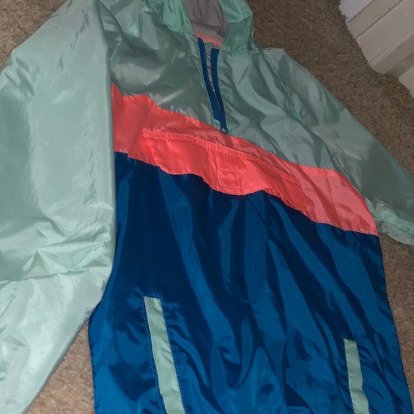 Bright windbreaker ! - Picture 3 of 5